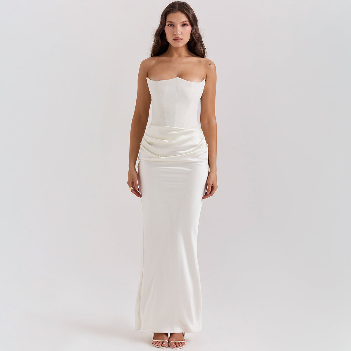 Priviett - Backless slim fit evening dress