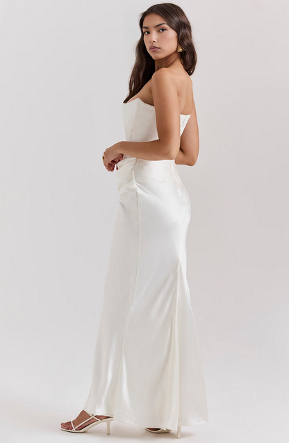 Priviett - Backless slim fit evening dress