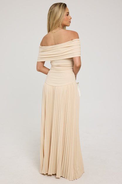 Priviett - elegant slim fit pleated strapless dress