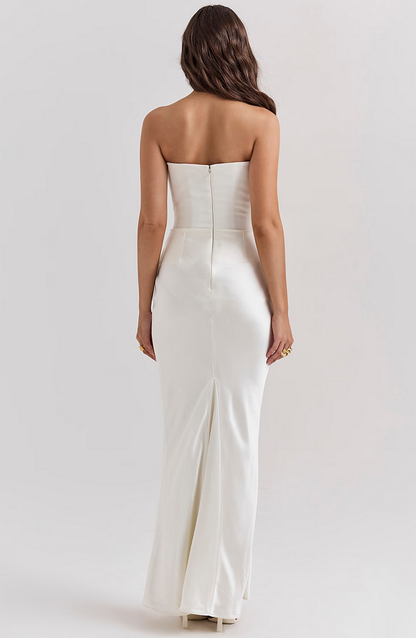Priviett - Backless slim fit evening dress