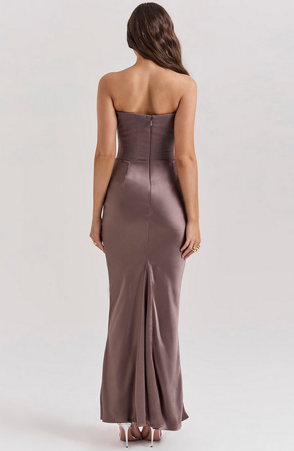 Priviett - Backless slim fit evening dress